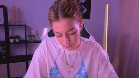 ameliarosaline online show from June 27, 5:52 am