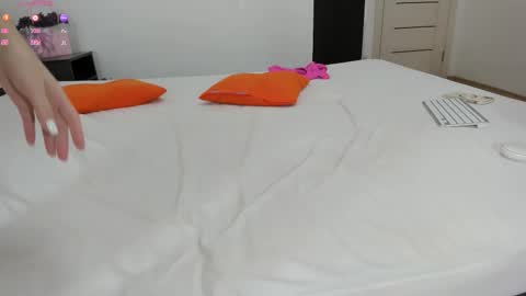 amelie_25 online show from November 21, 12:23 am