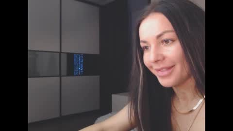 amelinamersi online show from November 11, 7:00 pm