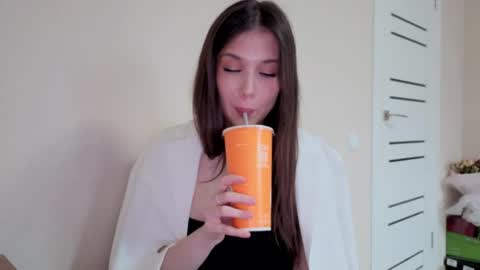 amelyay online show from May 11, 1:46 pm