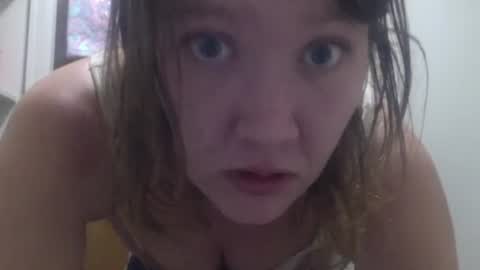 Snapshot of amileamariestar chatting on December 5, 5:15 am amileamariestar online show from December 5, 5:15 am