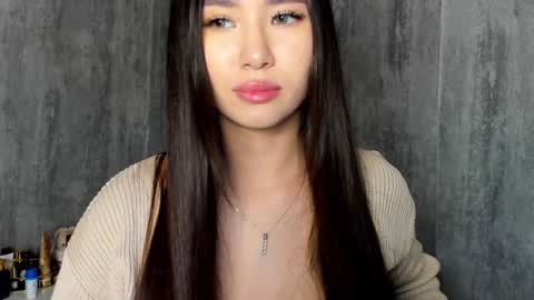 Snapshot of amina_artin chatting on December 5, 12:55 pm Amina online show from December 5, 12:55 pm