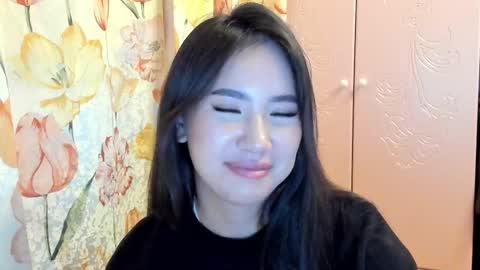 Snapshot of amina_artin chatting on October 9, 5:39 pm Amina online show from October 9, 5:39 pm