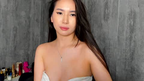 Snapshot of amina_artin chatting on December 6, 5:55 pm Amina online show from December 6, 5:55 pm