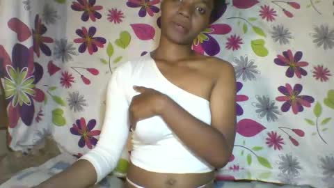 aminah01 online show from April 5, 6:23 am