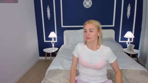 Amira online show from May 25, 8:13 am