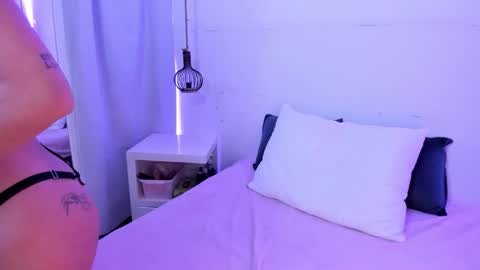 Snapshot of ammy_camm chatting on October 15, 9:17 pm Ammy  online show from October 15, 9:17 pm