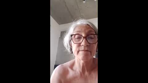 amoraflores26 online show from April 15, 5:13 pm