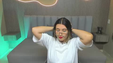 Amy Estrellita online show from April 16, 12:05 pm