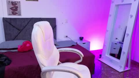 Amy online show from April 21, 1:51 pm