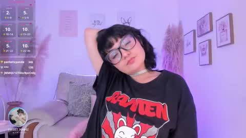 Snapshot of amy_lit chatting on September 24, 8:41 pm Hello I am Allison Welcome to my room and let is have a good time together whith me online show from September 24, 8:41 pm