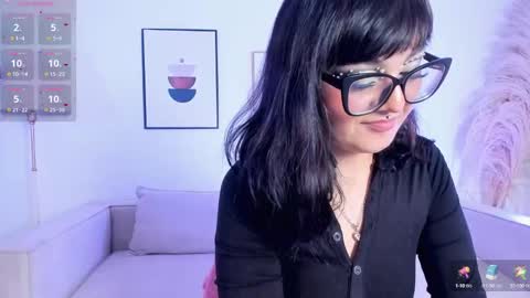 Snapshot of amy_lit chatting on October 6, 8:02 pm Hello I am Allison Welcome to my room and let is have a good time together whith me online show from October 6, 8:02 pm