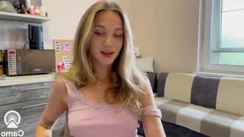 Snapshot of amy_meoww chatting on September 13, 2:03 pm amy_meoww online show from September 13, 2:03 pm