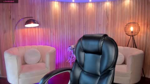 Amy  online show from December 6, 6:28 pm