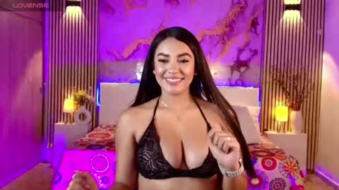 amyjohnsonn online show from June 12, 5:37 am