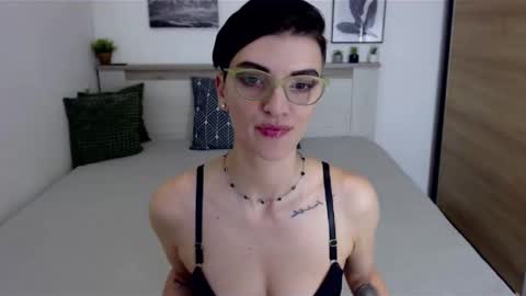 Snapshot of amylexy chatting on December 12, 7:52 am Hi there guys  My pleasure in your hands  pvt is open online show from December 12, 7:52 am