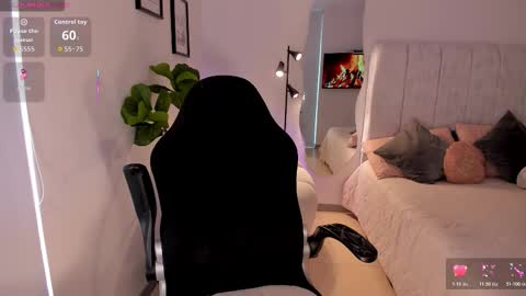    online show from March 26, 10:33 pm