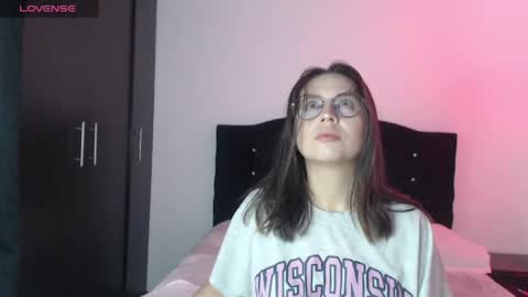 ana_arms_ online show from April 26, 7:44 pm