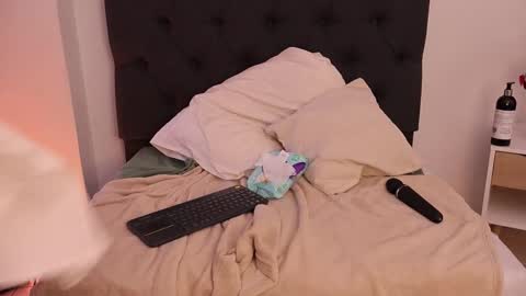   online show from February 11, 7:59 pm