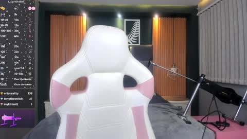 Snapshot of ana_taylor2 chatting on December 13, 10:13 pm Ana online show from December 13, 10:13 pm