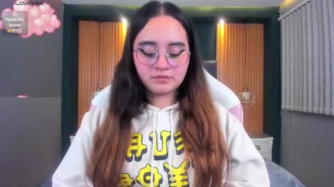 Snapshot of ana_taylor2 chatting on December 17, 9:27 pm Ana online show from December 17, 9:27 pm