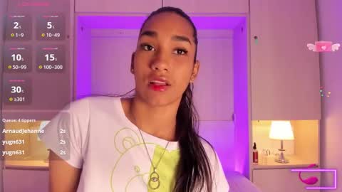 anaacollins_ online show from November 4, 12:32 pm