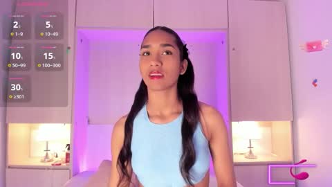 anaacollins_ online show from November 18, 11:33 am