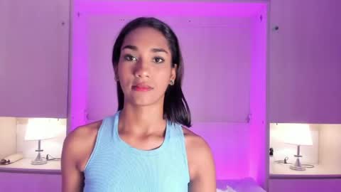 anaacollins_ online show from May 9, 12:18 pm