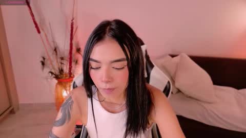 ANABEL WOLF  online show from March 26, 3:58 pm