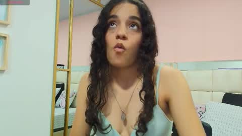 Anahi  online show from February 20, 7:04 pm