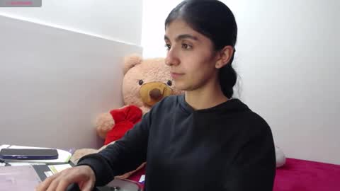 Anahi Browns online show from April 15, 9:37 pm