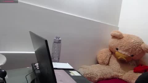 Anahi Browns online show from April 10, 10:05 pm