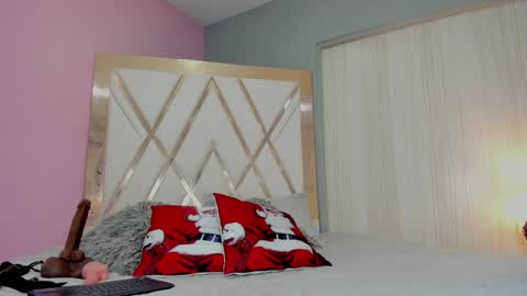 Anah online show from December 24, 1:06 pm