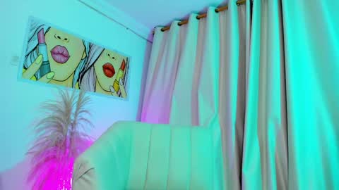 Ana online show from April 6, 7:37 pm