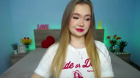 anastacyyellig online show from March 10, 7:50 pm