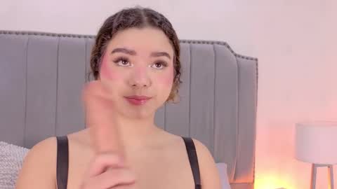 Mia online show from November 11, 12:57 pm