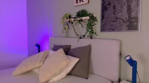 Kendra  online show from April 9, 10:09 am