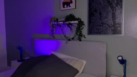 Kendra  online show from April 10, 10:10 am