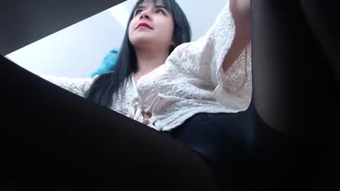 Snapshot of anddrea_ chatting on January 14, 12:03 pm online show from January 14, 12:03 pm
