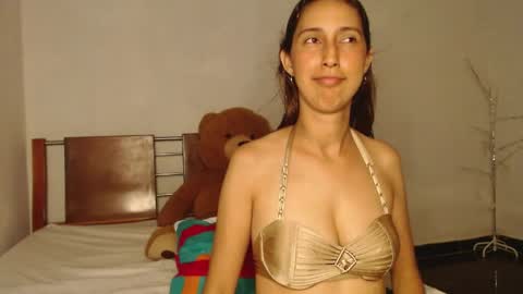 A l e online show from April 18, 10:42 pm