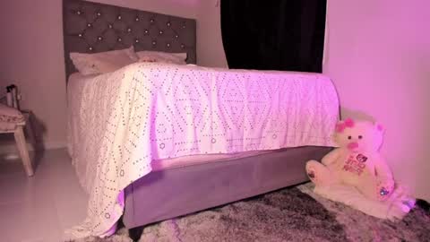          online show from April 28, 2:27 am