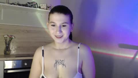 Snapshot of angel_gelya chatting on October 6, 2:01 pm Angel online show from October 6, 2:01 pm