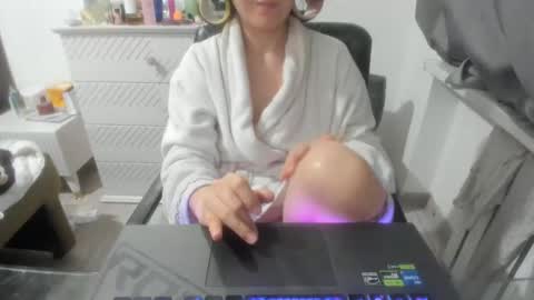 angel_lee__ online show from January 15, 3:18 pm