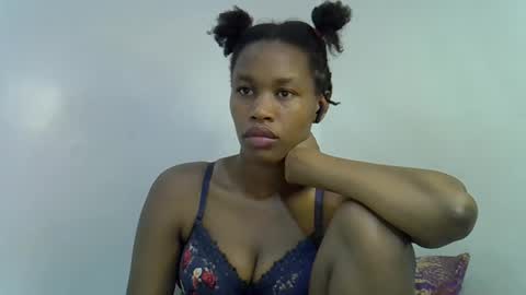 angel_mia5 online show from November 27, 12:35 am