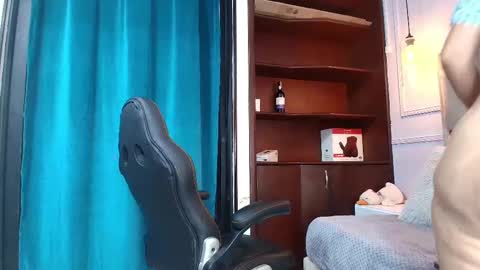 Nicolle  online show from February 11, 11:31 am