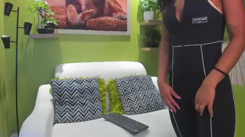 angela_rendon online show from July 7, 10:52 am