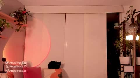 Snapshot of angelface25_ chatting on October 20, 11:08 pm . online show from October 20, 11:08 pm