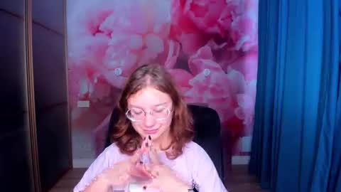 AngelinaLow online show from November 17, 12:28 pm