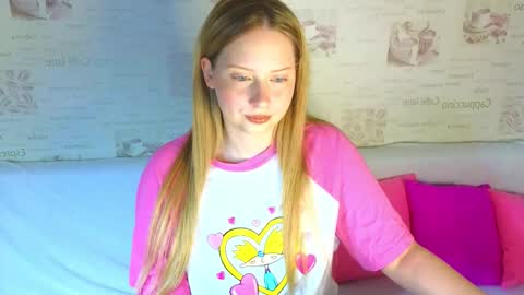 Snapshot of angellisss chatting on September 11, 11:43 am Cutie online show from September 11, 11:43 am