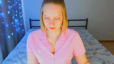 Cutie online show from November 15, 8:04 am